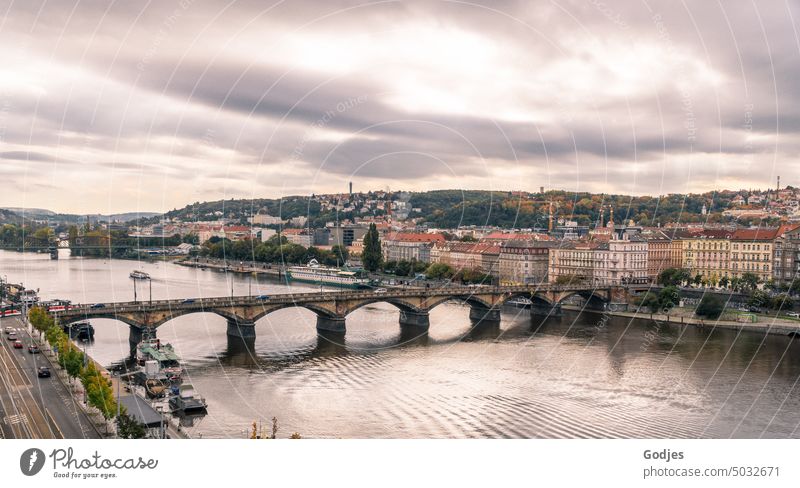 Stadtansicht Prag, Brücke über die Moldau führt in den Stadtteil Holesovice Architektur Europa Städtereise Ferien & Urlaub & Reisen Tourismus Außenaufnahme
