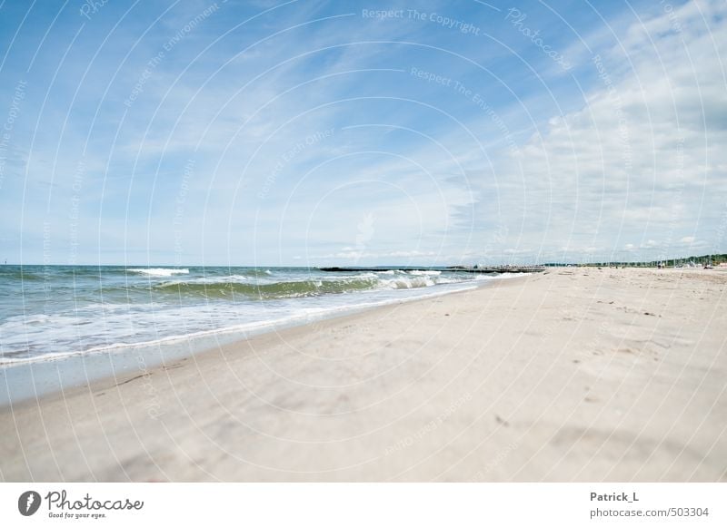 Ostsee Strand Meer Wellen Sand Wasser Himmel frei blau Reinheit Sehnsucht Fernweh Deutschland Gischt weiß Erholungsgebiet Farbfoto Außenaufnahme Menschenleer