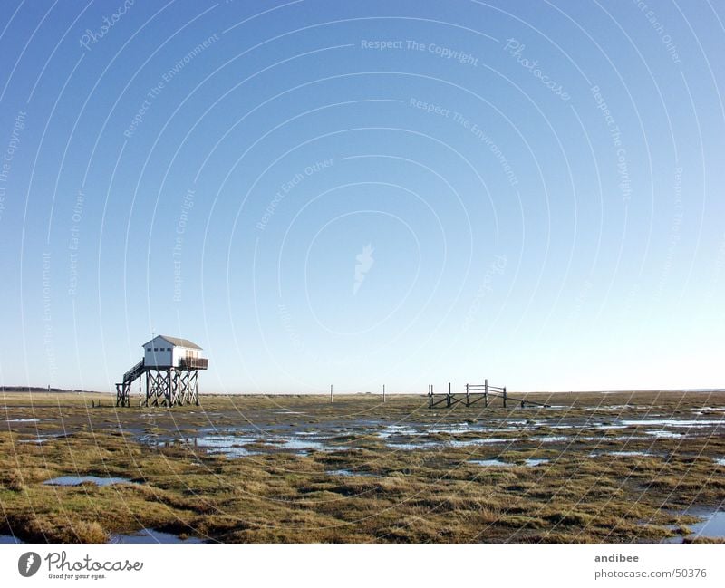 lonely in StPeterOrding kalt nass November Einsamkeit Menschenleer Schönes Wetter 2005 Nordsee einsames klohäuschen blau Himmel ruhig