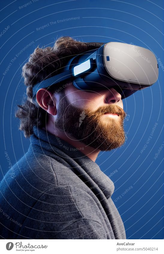 Hipster Mann trägt VR-Headset, Konzept Porträt großen Bart, großen Schnurrbart, moderne Menschen Aktivitäten. Schutzbrille cyber Entertainment Zukunft