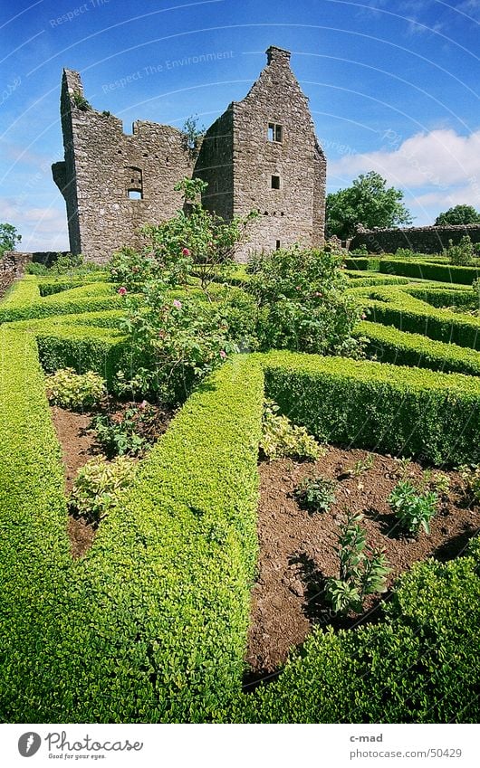Tully Castle am Lough Erne 1 Nordirland Bauwerk Ruine Mauer Wolken Sommer grün Burg oder Schloss Baustelle Mittelalter Upper Lough Erne Farbe Landschaft Garten