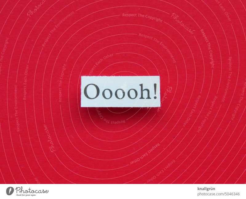 Ooooh! Ausrufezeichen erstaunt Gefühle Überraschung Farbfoto Schriftzeichen Menschenleer Kommunizieren Studioaufnahme Hintergrund neutral Freisteller