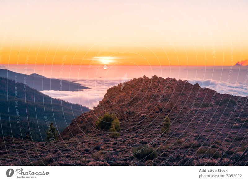 Malerische Aussicht auf hohe Berge und das Meer bei Sonnenuntergang Landschaft atemberaubend Berge u. Gebirge felsig MEER Cloud Natur Teneriffa Spanien