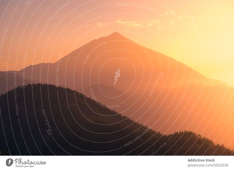 Berggipfel bei Sonnenuntergang Landschaft Hochland malerisch Berge u. Gebirge felsig Insel Teneriffa Kanarische Inseln Spanien Ambitus Berghang Natur Kamm