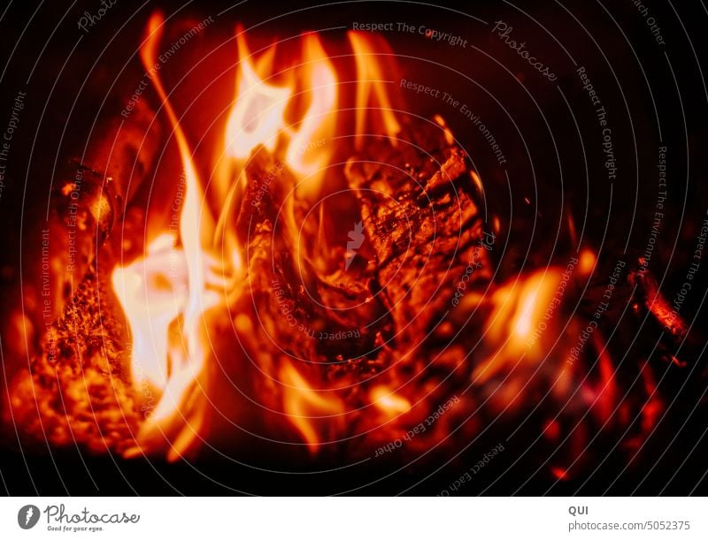 Glut und Flammen ... Wärme pur Holz Brennholz orange Feuer Heizung Heizen Ofen gemütlich knistern heiß brennend Kaminofen glühend Licht Feuerstelle Hitze