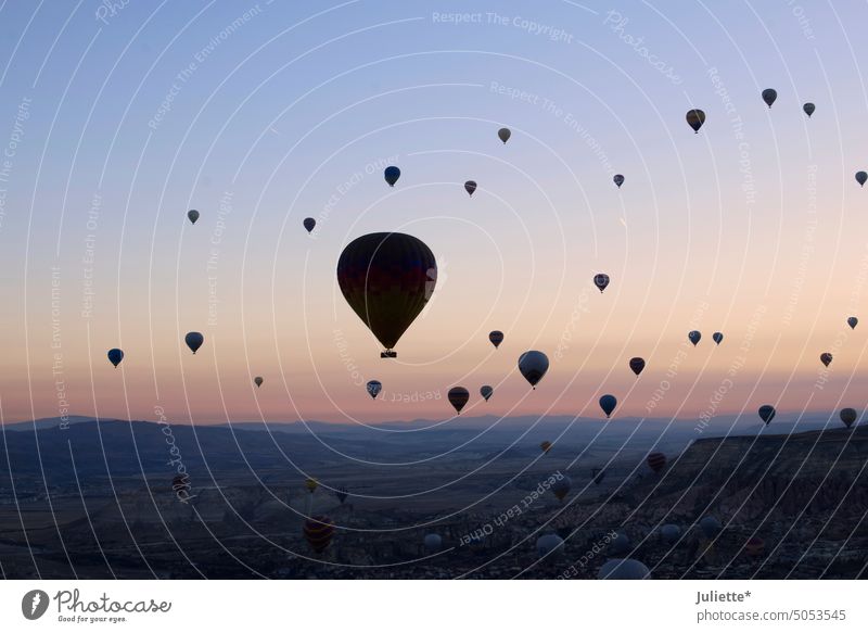 Morgenstimmung in Kappadokien Türkei Heißluftballon Himmel göreme einzigartig Märchenhaft träumen Stimmung Erinnerung himmelwärts Farbphoto