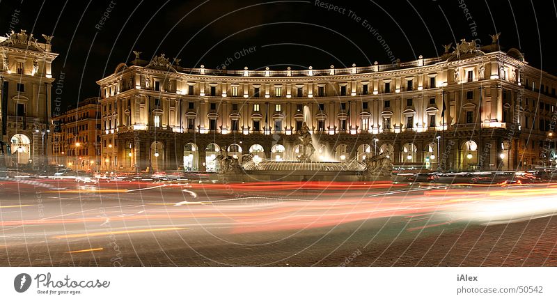 Piazza de la Rebubblica Rom Nacht Platz Gebäude PKW Licht groß Panorama (Bildformat)