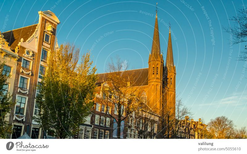 Kirche in Amsterdam, die Niederlande holländisch Europa architektonisch Architektur Gebäude Großstadt Stadtbild Außenseite Fassade Erbe historisch Wahrzeichen