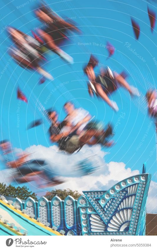 Drehwurm Kettenkarussell fliegen Fröhlichkeit hoch Drehung Vergnügungspark Fahrgeschäfte Lebensfreude Höhenangst Volksfest Rad Kreis Jahrmarkt drehen Freude