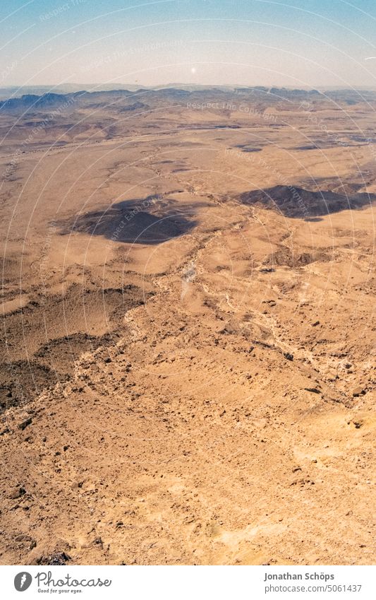 Wüste Landschaft in Israel Filmmaterial Isreal Korn Naher Osten Reisefotografie Reisen Sommer Süden analog Vogelperspektive draufsicht Überflug beeindrucken