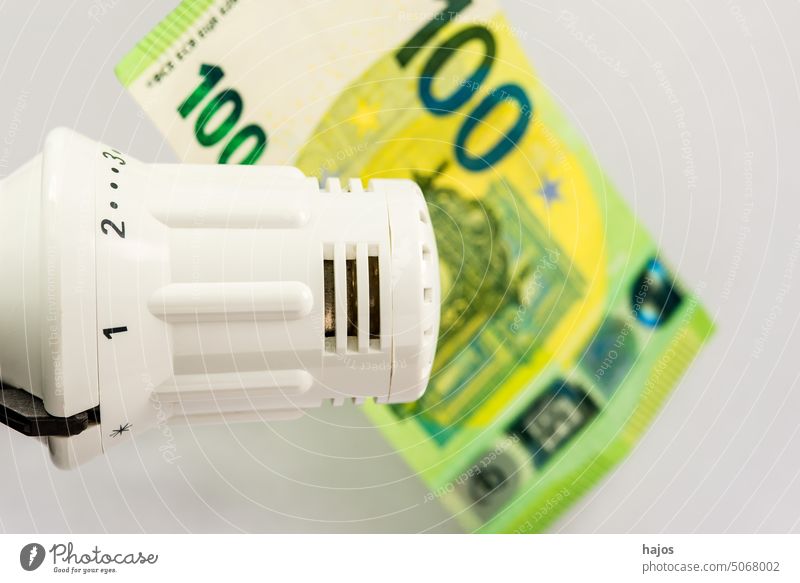 Ölpreisanstieg in Europa, Thermostat mit europäischem Geld eur Heizkostenexplosion Inflation Verteuerung Lebenshaltungskosten Heizung Einsparung