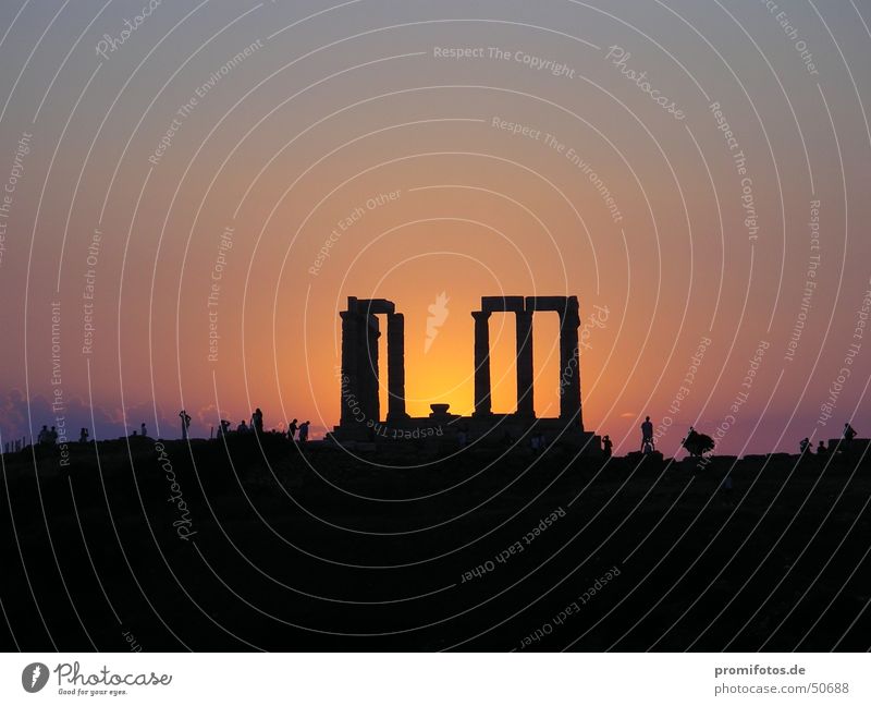 Tempelruine in Griechenland im Gegenlicht. Foto: Alexander Hauk Ruine Abenddämmerung Religion & Glaube Tourismus tempfelruine Vergangenheit Freizeit Urlaub