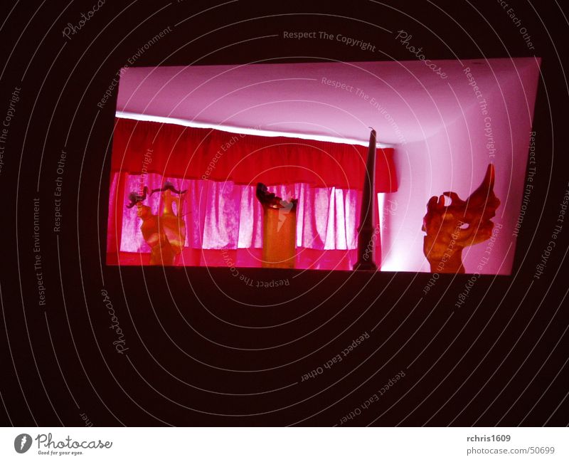 dali`s home Fenster rot Lifestyle abstrakt Teatro Museo Dalí Innenarchitektur