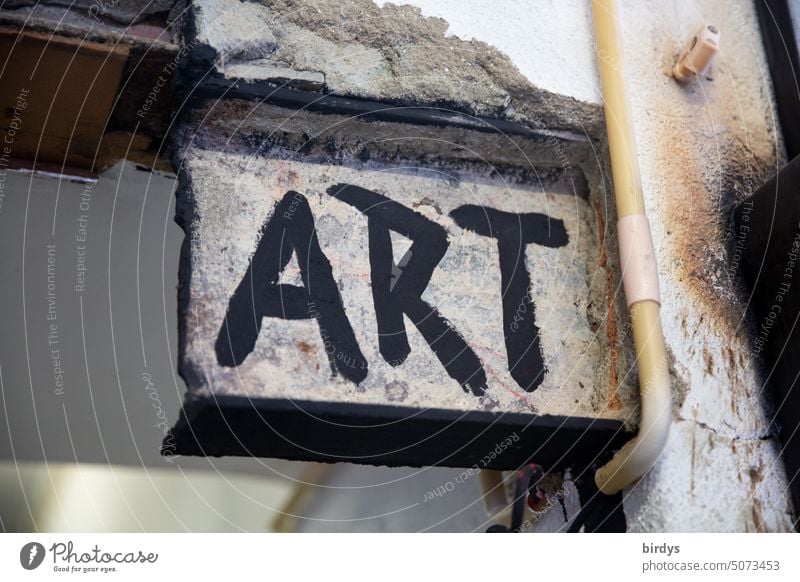 ART - Aufschrift auf einem Stahlträger. Kunst Art Wort Kreativität Kunstfreiheit kultur Buchstaben zentralperspektive Graffiti Schriftzeichen universell
