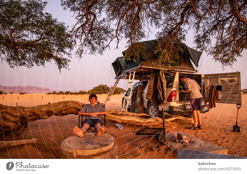 lebe lieber ungewöhnlich | frei und wild glücklich Glück Zufriedenheit zufrieden Kindheit campen Campingplatz Wildnis Familie Sohn Zeltplatz Afrika Wärme