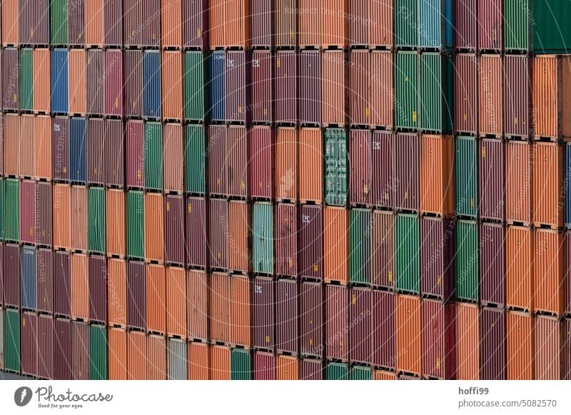 Sehr viele gestapelte Container im Hafen Containerterminal Containerwand Wirtschaft Güterverkehr & Logistik Handel Schifffahrt Containerverladung Hafenstadt