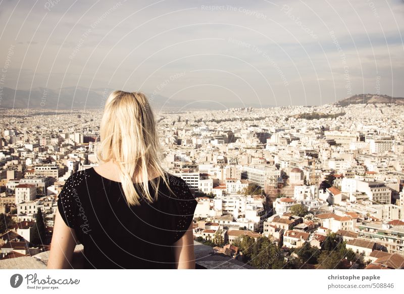 blonde Frau blickt über Athen Ferien & Urlaub & Reisen Ferne Sightseeing Städtereise Sommer Sommerurlaub feminin Junge Frau Jugendliche 1 Mensch 18-30 Jahre
