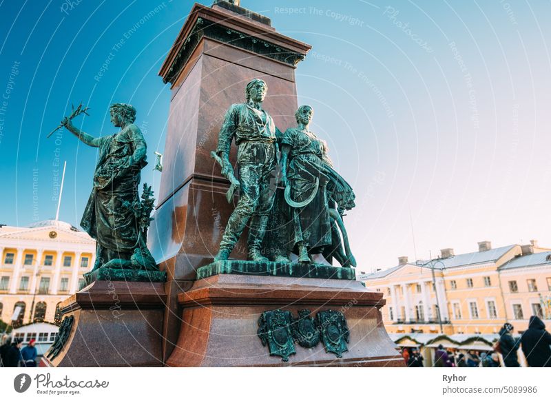 Helsinki, Finnland. Details des Denkmals für den russischen Zaren Alexander II. auf dem Senatsplatz reisen Großstadt Religion Skandinavien Sightseeing Ort