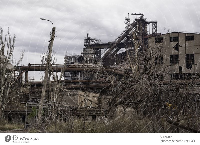 zerstörte Gebäude der Werkstatt des Azovstal-Werks in Mariupol Ukraine mariupol Russland aussetzen attackieren Filmriss gesprengt Bombardierung gebrochen