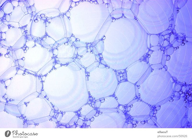 Space_Bubbles Seife bizarr Vergänglichkeit zart blau Blase Wasser Strukturen & Formen