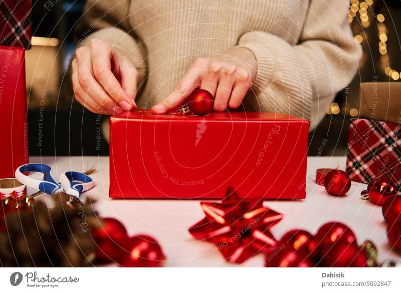 Frau Verpackung Geschenk-Box in Handwerk Papier, Geschenk für Weihnachten Überraschung präsentieren Kasten Veranstaltung Prozess Neujahr Dekoration & Verzierung