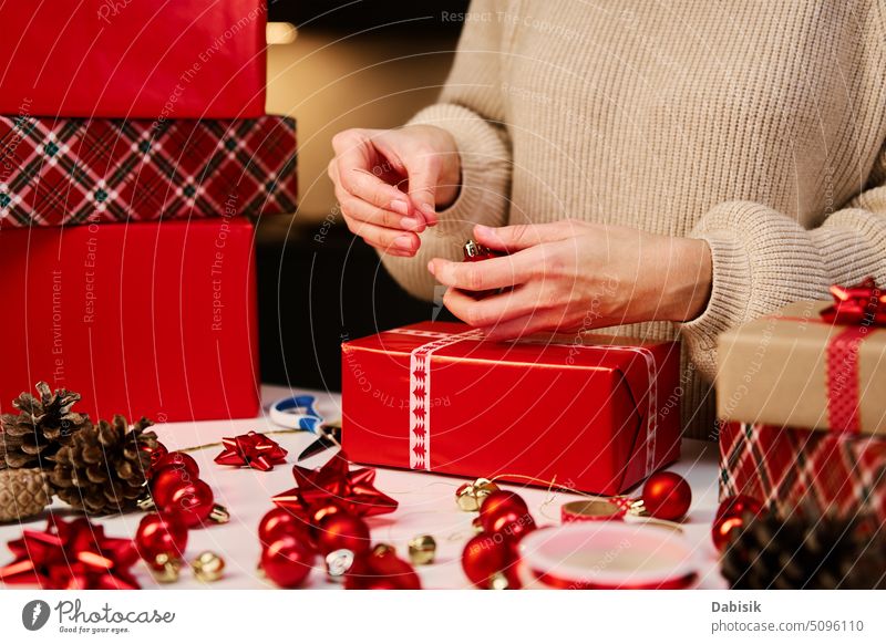 Frau Verpackung Geschenk-Box in Handwerk Papier, Geschenk für Weihnachten Überraschung präsentieren Kasten Veranstaltung Prozess Neujahr Dekoration & Verzierung