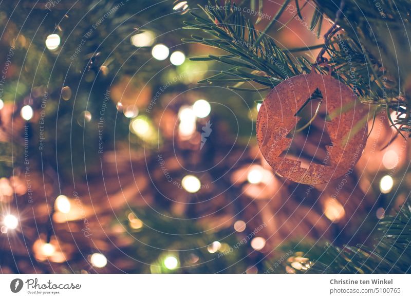 Weihnachtlich geschmücktes Tannengrün Christbaumschmuck Weihnachtsdekoration Baumschmuck Weihnachten Weihnachten & Advent glänzend Tradition