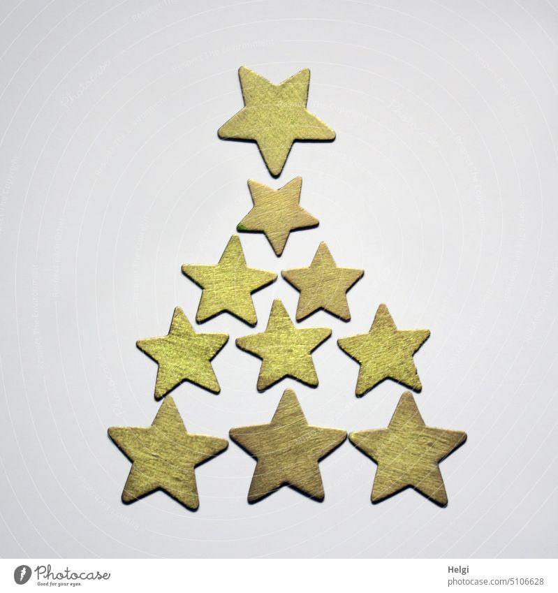goldfarbige Holzsterne in Form eines Tannenbaums auf weißem Hintergrund Stern (Symbol) Weihnachten Advent Dekoration Weihnachtsdekoration Vorfreude