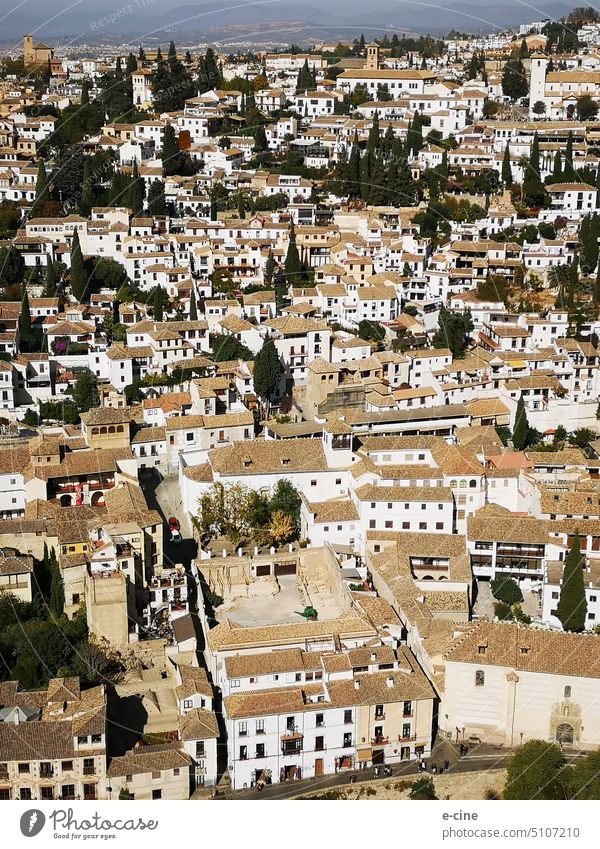 Der Blick auf die Altstadt von Granada in Spanien Alhambra Architektur Tourismus Andalusien Stadt Außenaufnahme Europa historisch Städtereise