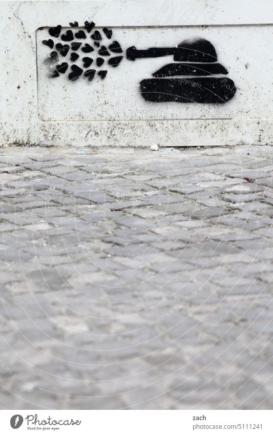 Friedenspanzer Panzer Krieg Ukrainekrieg Symbole & Metaphern Hoffnung Zeichen Politik & Staat Konflikt Solidarität Peace streetart Straße Straßenkunst Herz