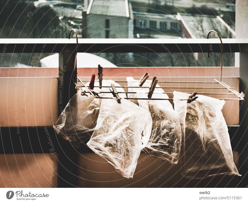 Anhängsel Tüten Plastiktüten Verpackungsmaterial Cellophan Kunststoff durchsichtig Wäschetrockner Wäscheklammern Kunststoffverpackung geduldig hängen trocknen