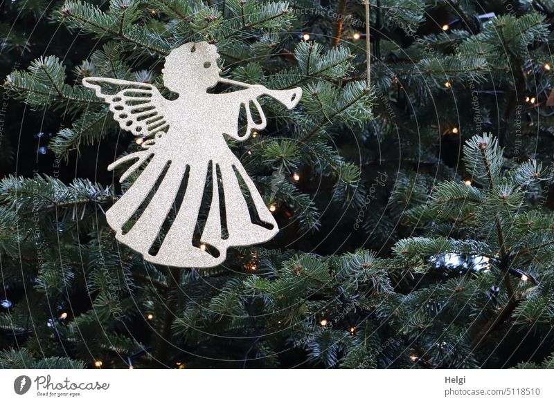 Frohes Weihnachtsfest - trompetender Engel als Dekoration an einem Tannenbaum Weihnachten & Advent Dekoration & Verzierung Weihnachtsdekoration Weihnachtsbaum