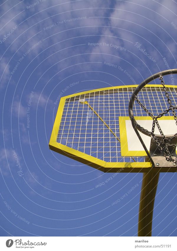 Basketball Korb gelb Spielen Sport Ball Himmel Kontrast