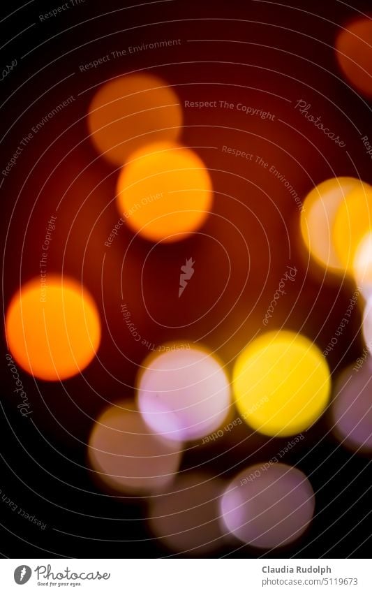 Lichtermeer - Kerzenlicht als gelbe Bokeh Lichtbälle vor rotbraunem Hintergrund warme Farben bokeh lichter Bokeh-Effekt Bokeheffekt Bokeh abstrakt