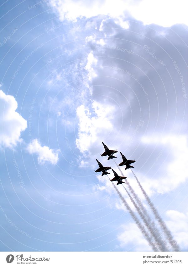 Air4ce Flugzeug Show Wolken Himmel Düsenflugzeug kustflug blau fliegen Flügel kämpfen