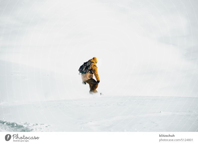 Snowboarder im Tiefschnee in Graubünden , Lenzerheide snowboarder powder freeride tiefschnee schweiz graubünden graubuenden suisse alps alpen snowboarding