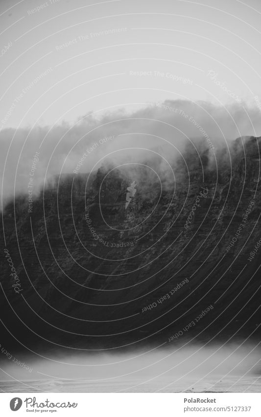 #A0# Steilküste Morgendämmerung Kanaren Urlaubsort Urlaubsfoto Urlaubsstimmung Himmel Sonnenschein Sonnenaufgang Famara Wellen Küste Nebel Nebelschleier