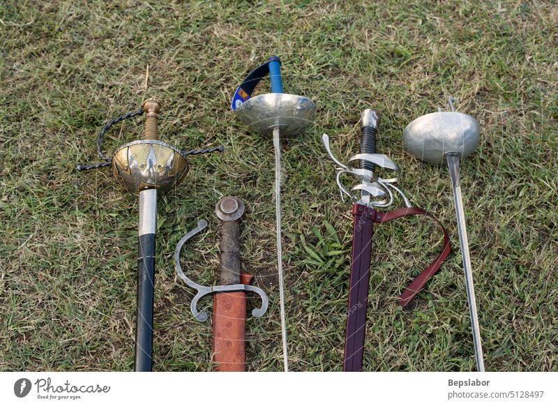 Schwerter und Säbel säbeln Folie Militärlager palmanova historisch Nachstellung Parade antik Kostüme Historie Waffen Kleid Krieg Italien serenissima Reenactors