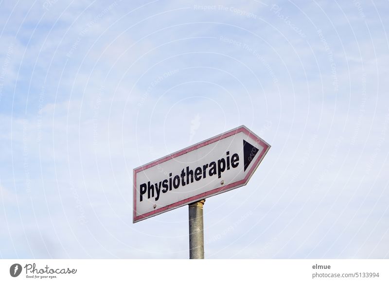 Hinweisschild  - Physiotherapie -  an einer Metallstange Schild Hilfe Orientierung Pfeil Richtung Richtungspfeil Therapie Therapiezentrum Blog Adresse