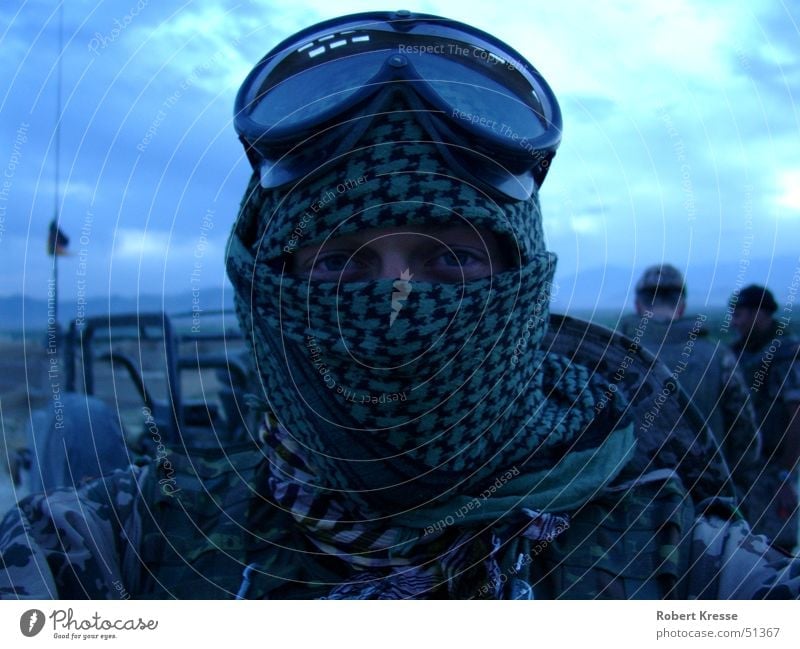 Einsatz in Afghanistan Militär Soldat Mann Erwachsene Auge Himmel Wüste Kopftuch Shemag authentisch außergewöhnlich bedrohlich Coolness Ferne kalt natürlich