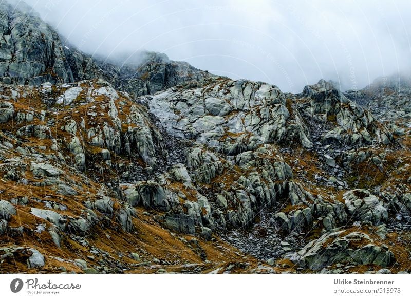 Passo del San Gottardo 1 Ferien & Urlaub & Reisen Tourismus Abenteuer Berge u. Gebirge wandern Umwelt Natur Landschaft Wolken Herbst schlechtes Wetter Nebel