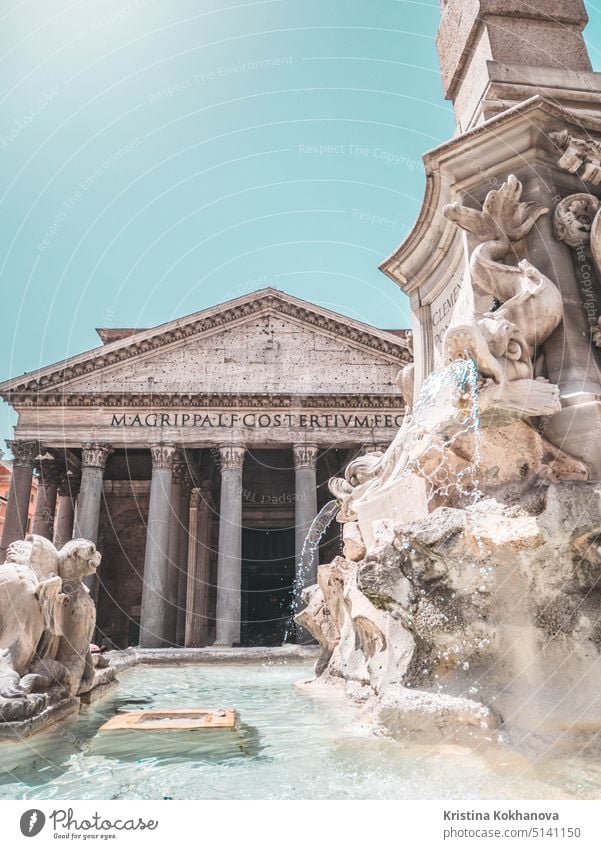 Pantheon-Basilika im Zentrum von Rom, Italien. Blick vom Brunnen aus nach hinten. Historie antik Architektur Gebäude Kirche Europa berühmt Denkmal Römer