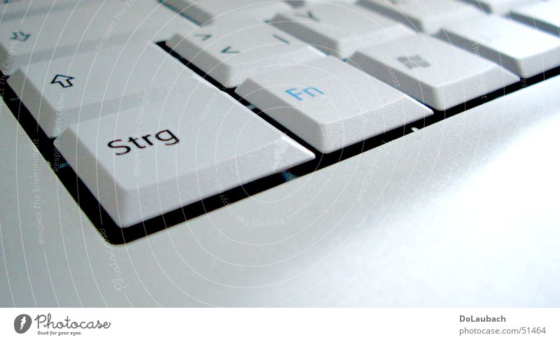 Tastatur Notebook flach weiß Buchstaben Elektrisches Gerät Technik & Technologie hell Computer Strg Bildausschnitt Anschnitt Detailaufnahme Nahaufnahme Taste