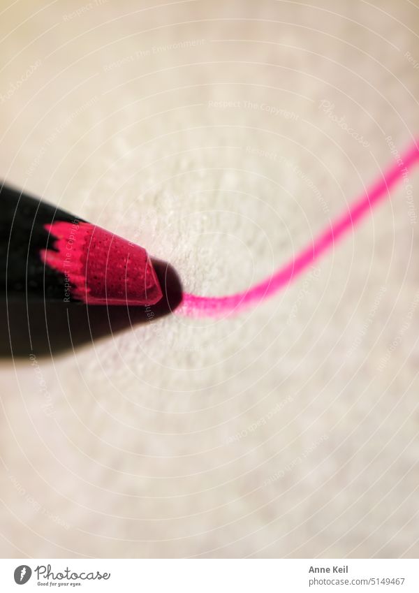 Pinke Buntstiftspitze mit pinkem Strich und Licht und Schatten. bunt malen zeichnen Kreativität Farbstift Freizeit & Hobby licht schatten Kunst Schreibwaren
