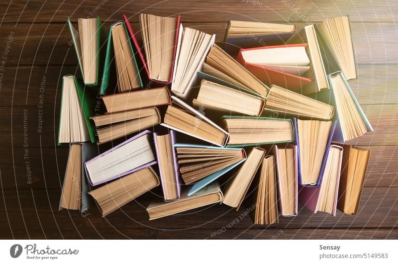 Bücher Muster Hintergrund für Weisheit, Wissenschaft und Bildung. Lesen und Schreiben Konzept Buch Bibliothek lernen lesen Literatur Stapel Papier Universität