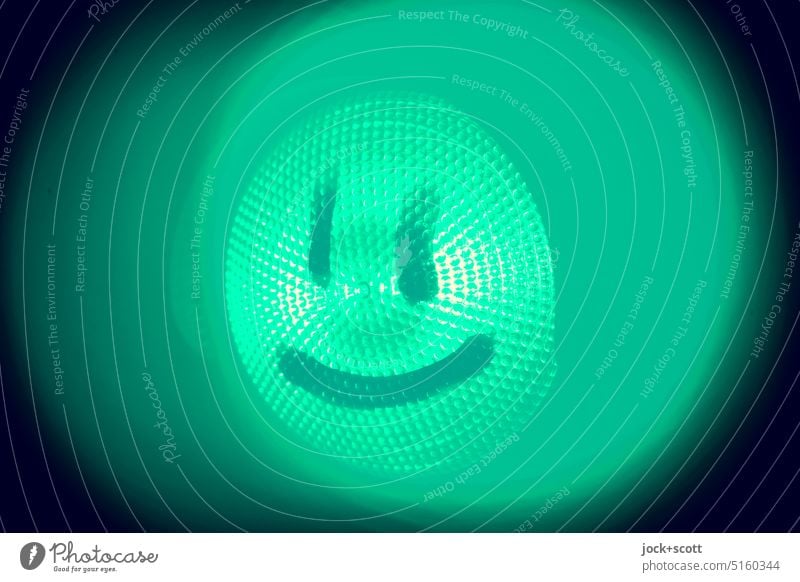 Smiley zeigt euch seine gute Laune Lächeln positiv Optimismus grün Fahrradampel Ampel Verkehrszeichen Symbole & Metaphern Straßenkunst Kreativität leuchten