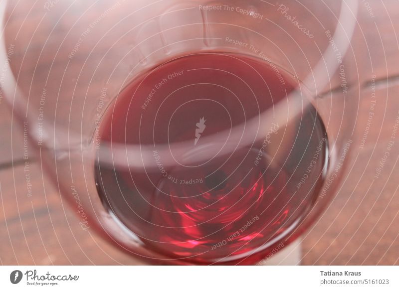 Rotwein Rotweinglas Spiegelung Schlieren guter Tropfen Wein Glas Getränk Weinglas genießen