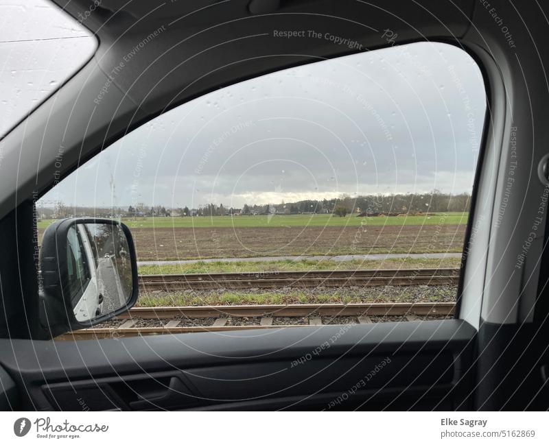 Blick aus dem Autofenster ... Autofahren Verkehr Verkehrswege Menschenleer Außenaufnahme Straßenverkehr PKW Geschwindigkeit Farbfoto
