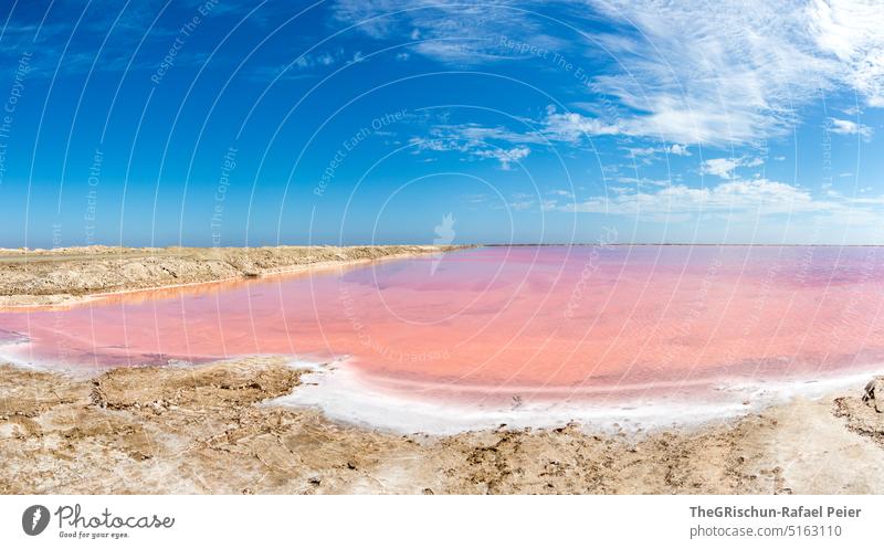 Salzsee vor blauem Himmel salzwasser salz gewinnung Wasser Natur pink Blauer Himmel Wolken Ferien & Urlaub & Reisen Namibia