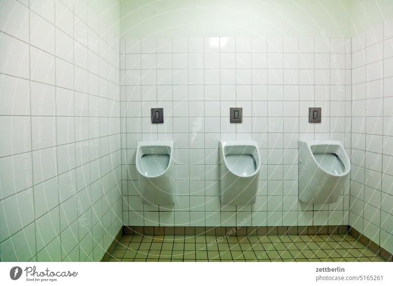 Toilette architektur berlin gebäude haus leben modern neubau stadt stadtbezirk szene szenerie tägliches leben urban toilette klo wc pissoire herrentoilette